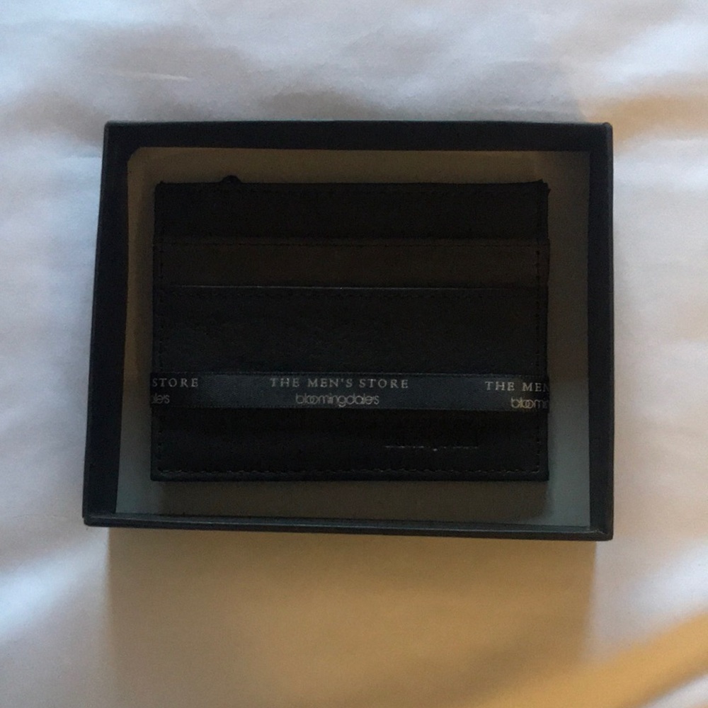 New Bloomingdale’s Men’s leather credit card case